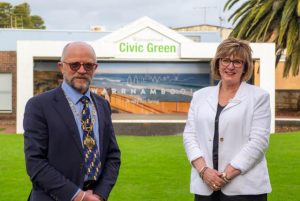 Popular mayor steps down