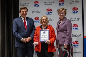Major award for retiring councillor