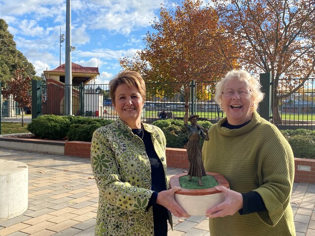 Cricketer honoured with statue